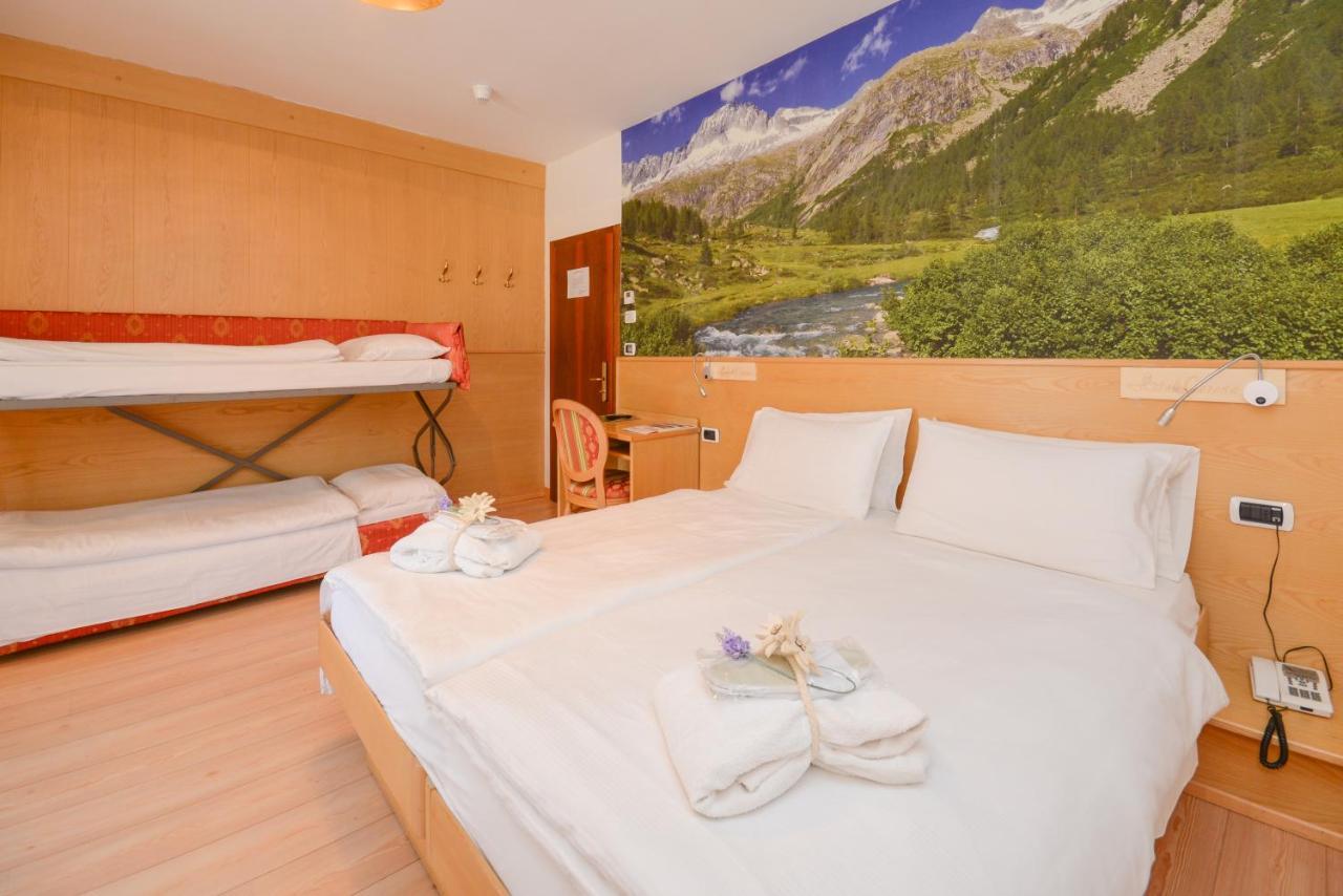 Hotel Corona بينْسولُ المظهر الخارجي الصورة