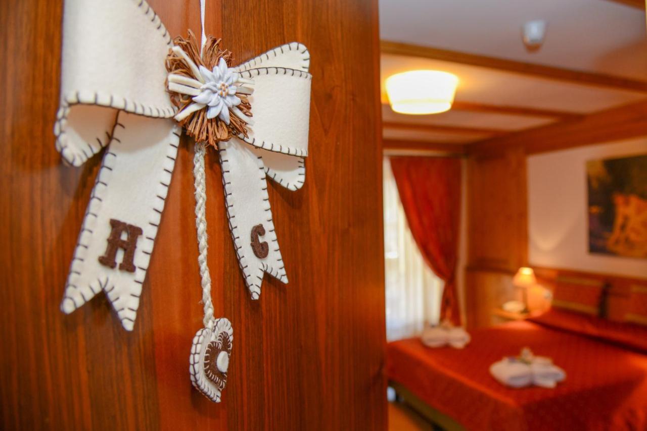 Hotel Corona بينْسولُ المظهر الخارجي الصورة