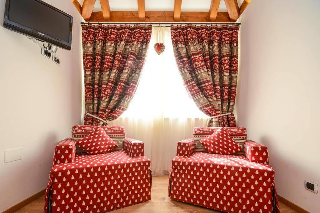 Hotel Corona بينْسولُ المظهر الخارجي الصورة