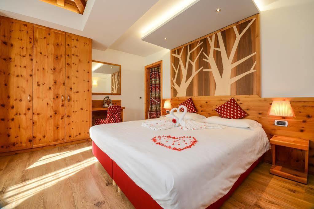 Hotel Corona بينْسولُ المظهر الخارجي الصورة