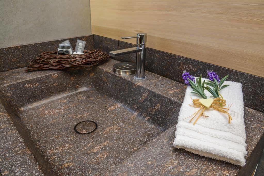 Hotel Corona بينْسولُ المظهر الخارجي الصورة