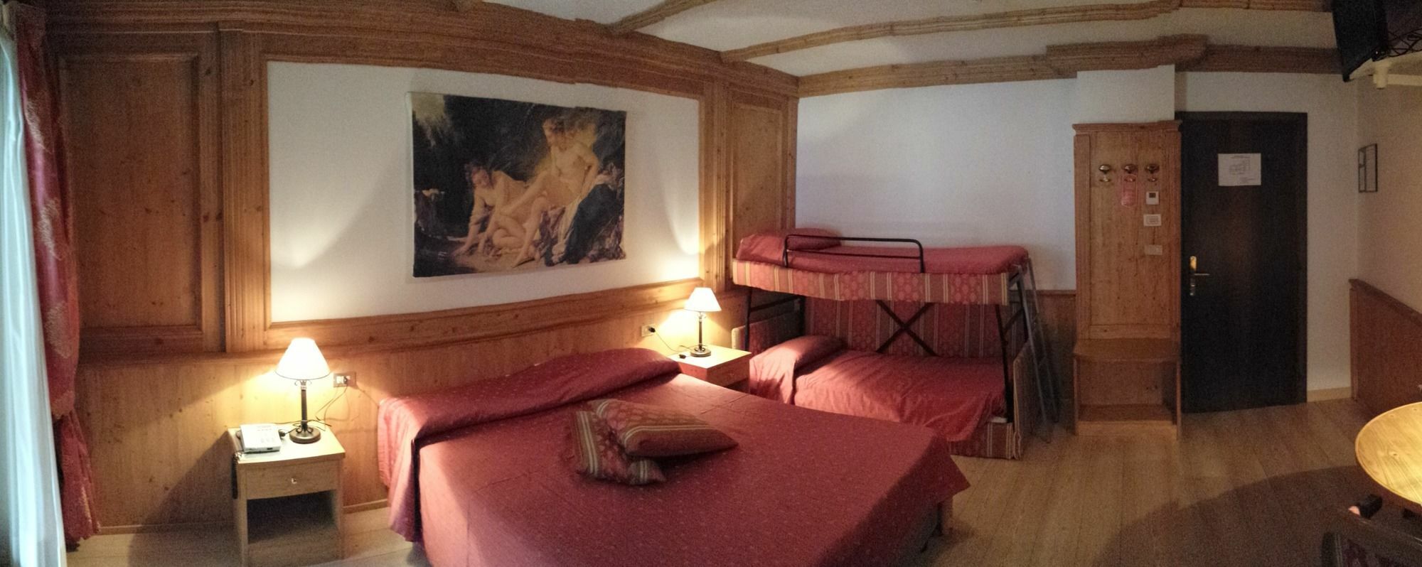 Hotel Corona بينْسولُ المظهر الخارجي الصورة